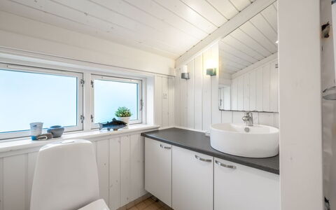 Danko - 1.5Km from the Sea: Luminaire Plomberie, Sol, Design Intérieur, Sol, Évier, Plafond, Bois, Robinet, Salle De Bains, Lavabo