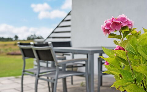 Thorben - 3.5Km from the Sea: Meubles, Mobilier De Jardin, Chaise, Tableau De Plein Air, Jardin, Patio, Accoudoir, Plante D'Appartement, Table Cuisine Et Salle A Manger