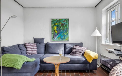 Thorben - 3.5Km from the Sea: Meubles, Canapé, Design Intérieur, Sol, Mur, Sol, Salon, Pièce, Éclairage