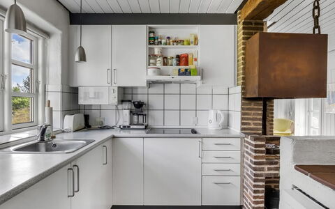 Thorben - 3.5Km from the Sea: Cuisine, Appareil De Cuisine, Comptoir, Principaux Appliance, Design Intérieur, Sol, Cabinetry, Électroménager, Meubles, Evier