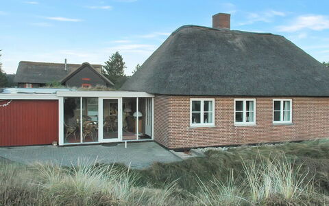 Zuzan - 500M from the Sea: Maison, Toit, Domicile, Chalet, Cabanon, Batiments Jardin, Siding, Cour, Cabane En Rondins, Cabane