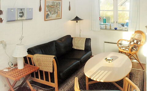Zuzan - 500M from the Sea: Maison, Toit, Domicile, Chalet, Cabanon, Batiments Jardin, Siding, Cour, Cabane En Rondins, Cabane