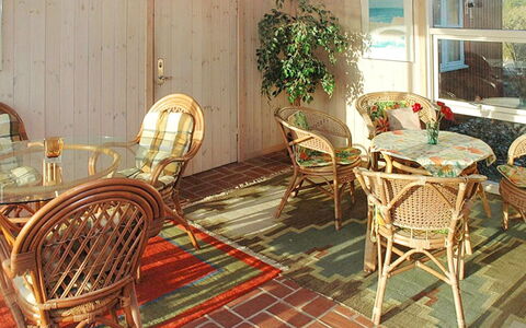 Zuzan - 500M from the Sea: Maison, Toit, Domicile, Chalet, Cabanon, Batiments Jardin, Siding, Cour, Cabane En Rondins, Cabane