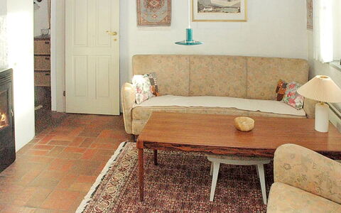 Zuzan - 500M from the Sea: Maison, Toit, Domicile, Chalet, Cabanon, Batiments Jardin, Siding, Cour, Cabane En Rondins, Cabane