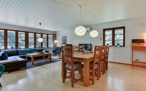 Satzur - 800M from the Sea: Meubles, Design Intérieur, Sol, Bois, Plafond, Sol, Luminaire, Canapé, Pièce, Salon