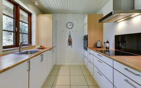 Satzur - 800M from the Sea: Cuisine, Comptoir, Sol, Design Intérieur, Cabinetry, Bois, Appareil De Cuisine, Sol, Luminaire Plomberie, Plafond