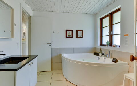 Satzur - 800M from the Sea: Design Intérieur, Sol, Sol, Luminaire Plomberie, Baignoire, Bois, Plafond, Salle De Bains, Robinet, Plomberie