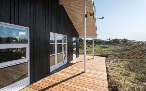Janni - 250M from the Sea: Toit, Maison, Domicile, Chalet, Siding, Biens, Allée, Batiments Jardin, Cour, Cabanon