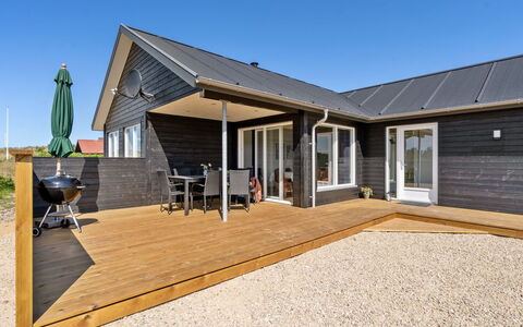 Alvhild - from the Sea: Domicile, Chalet, Porche, Dur, Siding, Plate-Forme, Ombre, Planche, Biens, Batiments Jardin