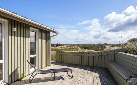 Kalervo - 100M from the Sea: Architecture, Toit, Domicile, Composite, Daylighting, Siding, Allée