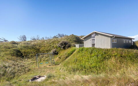 Kalervo - 100M from the Sea: Architecture, Toit, Domicile, Composite, Daylighting, Siding, Allée