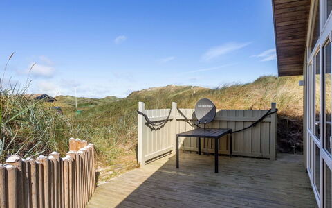 Kalervo - 100M from the Sea: Architecture, Toit, Domicile, Composite, Daylighting, Siding, Allée
