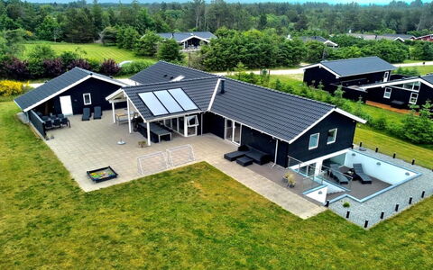Ancel - 1.7Km from the Sea: Piscine, Mobilier De Jardin, Meubles, Recours, Dalle, Eco Hôtel, Ombre, Chaise, Loisir, Biens