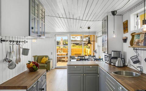 Uffi - 300M from the Sea: Cuisine, Appareil De Cuisine, Comptoir, Cabinetry, Principaux Appliance, Bois, Meubles, Design Intérieur, Électroménager, Sol