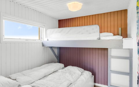 Uffi - 300M from the Sea: Chambre, Bois, Lit, Drap De Lit, Lit Superposé, Literie, Sol, Design Intérieur, Sol, Plafond