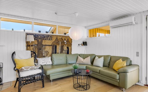 Uffi - 300M from the Sea: Design Intérieur, Sol, Bois, Canapé, Sol, Meubles, Plafond, Parquet, Salon, Éclairage