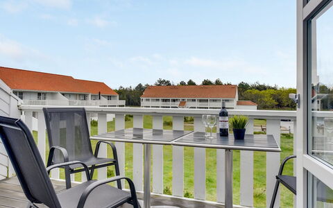 Enrica - 1Km from the Sea: Composite, Porche, Balustrade, Balcon, Mobilier De Jardin, Plate-Forme, Chaise, Ombre, Aluminium, Balustre