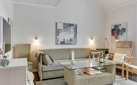 Enrica - 1Km from the Sea: Meubles, Design Intérieur, Canapé, Sol, Salon, Sol, Pièce, Table, Éclairage, Domicile