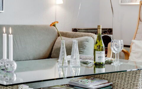 Enrica - 1Km from the Sea: Meubles, Design Intérieur, Table, Canapé, Salon, Éclairage, Domicile, Pot De Fleur, Vase, Lampe
