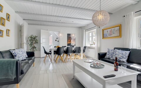 Starki - 800M from the Sea: Meubles, Design Intérieur, Bois, Canapé, Sol, Salon, Plafond, Domicile, Sol, Éclairage