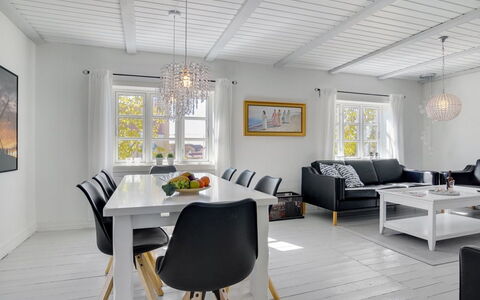 Starki - 800M from the Sea: Bois, Meubles, Design Intérieur, Plafond, Sol, Domicile, Sol, Parquet, Salon, Luminaire