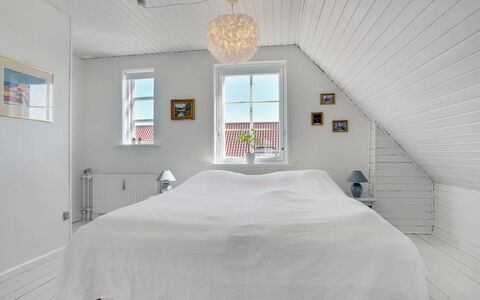 Starki - 800M from the Sea: Chambre, Lit, Design Intérieur, Plafond, Sol, Bois, Sol, Literie, Drap De Lit, Meubles