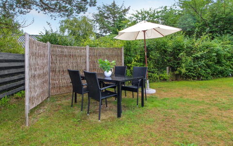 Fasti - 300M from the Sea: Herbe, Arbuste, Maison, Jardin, Domicile, Chalet, Lot Terre, Pelouse, Couverture De Sol