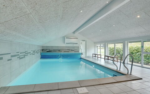 Ruut - 200M from the Sea: Sol, Mur, Sol, Design Intérieur, Bois, Plafond, Parquet, Éclairage, Meubles, Revêtement De Sol Stratifié