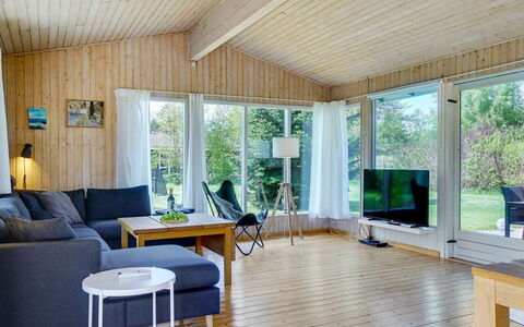 Morle - 600M from the Sea: Bois, Design Intérieur, Meubles, Sol, Domicile, Plafond, Sol, Maison, Chalet, Salon