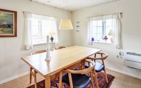 Iivari - 1.5Km from the Sea: Meubles, Sol, Design Intérieur, Sol, Bois, Parquet, Plafond, Domicile, Salle À Manger, Table