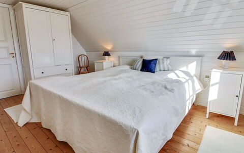 Iivari - 1.5Km from the Sea: Chambre, Sol, Bois, Lit, Sol, Parquet, Drap De Lit, Literie, Design Intérieur, Plafond
