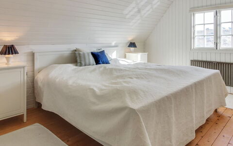 Iivari - 1.5Km from the Sea: Bois, Chambre, Lit, Drap De Lit, Sol, Sol, Literie, Linge, Parquet, Plafond