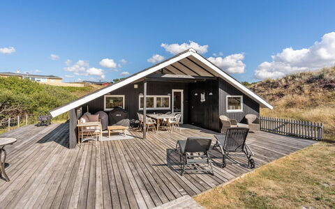 Aivi - 700M from the Sea: Bois, Chalet, Dur, Planche, Tache De Bois, Batiments Jardin, Conception, Cour, Cabane En Rondins, Arrière-Cour