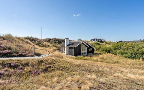 Aivi - 700M from the Sea: Bois, Chalet, Dur, Planche, Tache De Bois, Batiments Jardin, Conception, Cour, Cabane En Rondins, Arrière-Cour