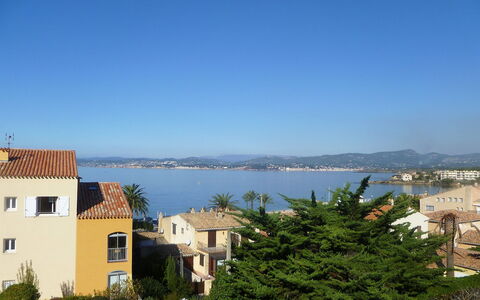 Six Fours 100: Ciel, Propriété, Ville, Bleu Azur, Mer, L'Eau, Maison, Bâtiment, Toit, Côte