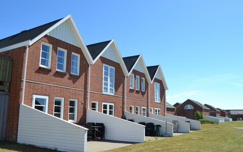 Fraya - 2.3Km from the Sea: Bâtiment, Maison, Fenêtre, Domicile, Toit, Zone Résidentielle, Arbuste, Chalet, Lot Terre