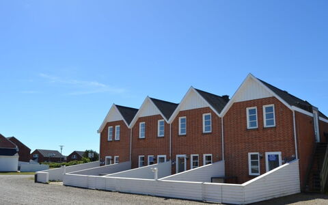 Fraya - 2.3Km from the Sea: Bâtiment, Maison, Fenêtre, Domicile, Toit, Zone Résidentielle, Arbuste, Chalet, Lot Terre
