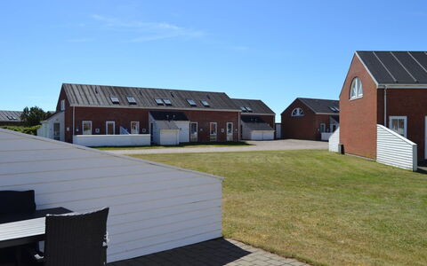 Fraya - 2.3Km from the Sea: Bâtiment, Maison, Fenêtre, Domicile, Toit, Zone Résidentielle, Arbuste, Chalet, Lot Terre
