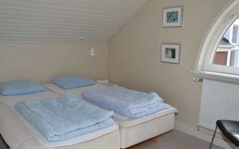 Eick - 2.5Km from the Sea: Bois, Chambre, Design Intérieur, Sol, Lit, Textile, Meubles, Drap De Lit, Sol, Literie