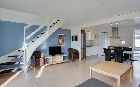 Eick - 2.5Km from the Sea: Sol, Sol, Meubles, Plafond, Chaise, Appartement, Dur, Parquet, Table Cuisine Et Salle A Manger