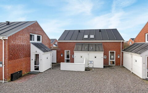 Eick - 2.5Km from the Sea: Toit, Domicile, L'Hiver, Neige, Gelé, Cabanon, Allée, Siding, Garage, Daylighting