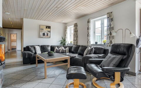 Nana - 4Km from the Sea: Meubles, Design Intérieur, Sol, Bois, Plafond, Canapé, Sol, Salon, Éclairage, Domicile