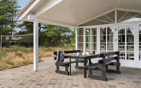 Nana - 4Km from the Sea: Bois, Porche, Toit, Porte, Ombre, Structure En Plein Air, Chalet, Mobilier De Jardin, Plate-Forme, Patio