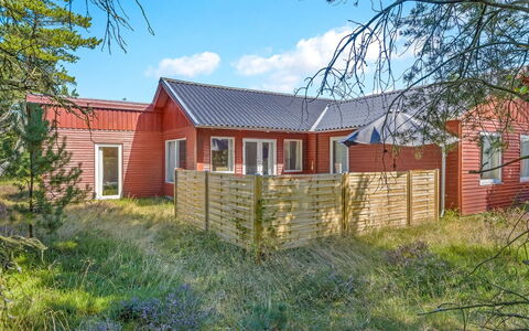 Dorreth - 800M from the Sea: Chalet, Domicile, Maison, Toit, Porche, Biens, Siding, Batiments Jardin, Ferme, Cour