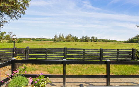 Øvli - 3.8Km from the Sea: Domicile, Chalet, Porche, Dur, Siding, Plate-Forme, Ombre, Planche, Biens, Batiments Jardin