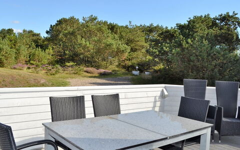 Niilo - 1.7Km from the Sea: Meubles, Mobilier De Jardin, Table, Tableau De Plein Air, Chaise, Table Cuisine Et Salle A Manger, Patio, Plate-Forme, Table Basse