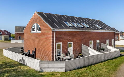 Niilo - 1.7Km from the Sea: Herbe, Prairie, Paysage, Écorégion, Plaine, Communauté Des Plantes, Lot Terre, Mobilier De Jardin, Prairie, Formations Arbustives