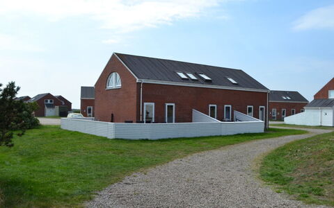 Niilo - 1.7Km from the Sea: Herbe, Toit, Maison, Zone Résidentielle, Domicile, Chalet, Lot Terre, Établissements Humains, Brickwork, Brique