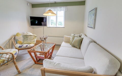 Eduard - 4.3Km from the Sea: Maison, Toit, Domicile, Chalet, Cabanon, Batiments Jardin, Siding, Cour, Cabane En Rondins, Cabane