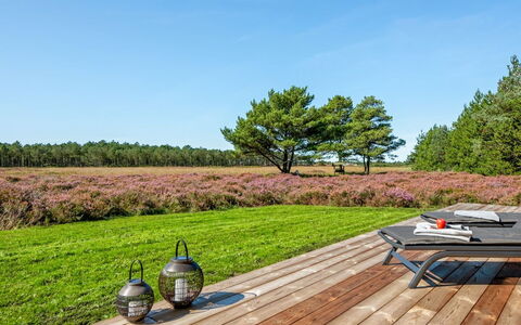 Tea - 2.7Km from the Sea: Arbuste, Design Urbain, Couverture De Sol, Brique, Appartement, Biens, Brickwork, Balcon, Aménagement Paysager
